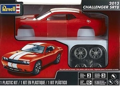Challenger SRT8 rood 2013 - Revell